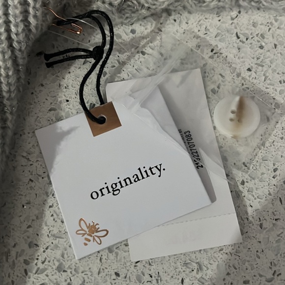 Juniors’ Textured V-neck Button Front Cardigan - Picture 4 of 6